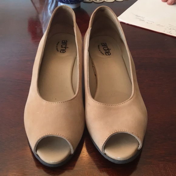 Open toed Camel Colored wedge shoes from Arche - Picture 1 of 5